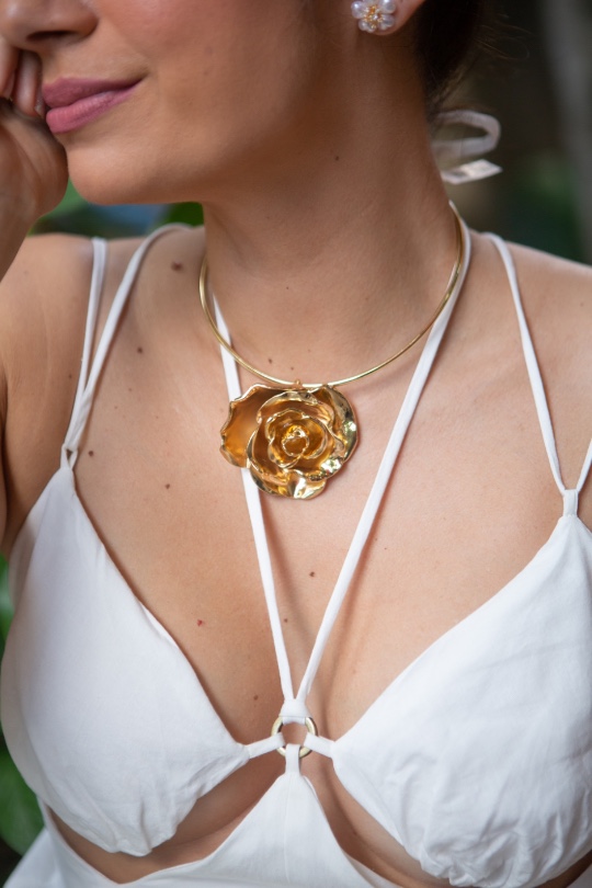 COLAR FLOR DOURADA 