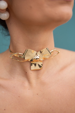 Colar orquídea metal