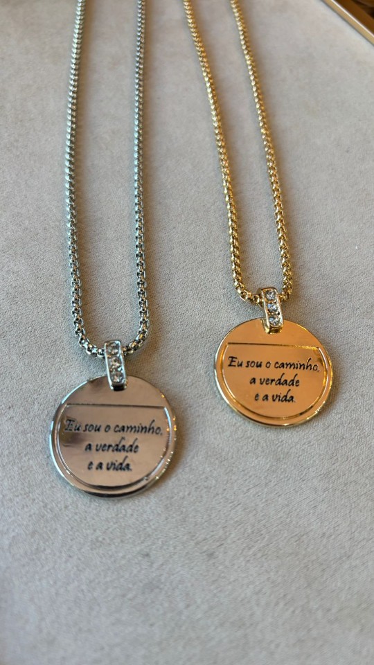 COLAR FRASE DOURADO
