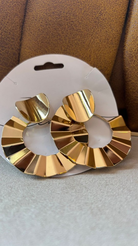 BRINCO 2 FUROS DOURADO